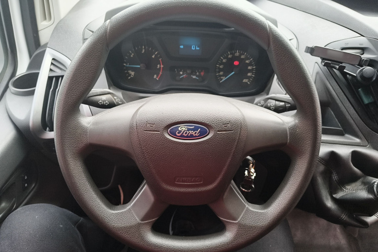 福特 全顺 2017款 2.0T柴油多功能商用车短轴中顶国V局部细节13