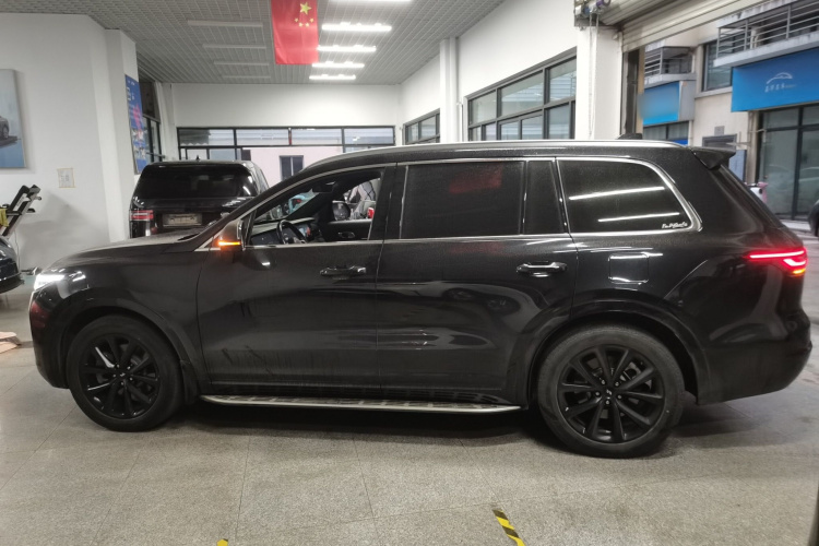 理想汽车 理想ONE 2021款 增程6座版车身外观4