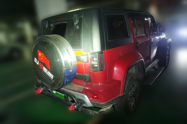 北京BJ40 2020款 2.0T 自动四驱城市猎人版侠客型车身外观7