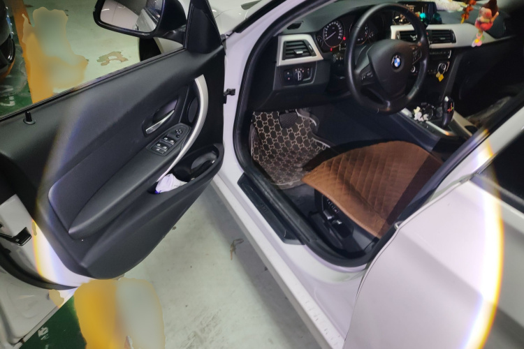 宝马3系 2016款 316i 时尚型中控内饰7003