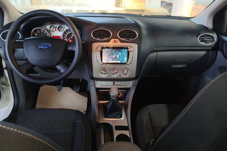 福特 福克斯 2013款 两厢经典 1.8L 手动百万纪念版中控内饰12