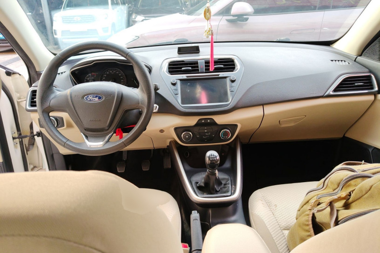 福特 福睿斯 2017款 改款 1.5L 手动舒适型中控内饰12