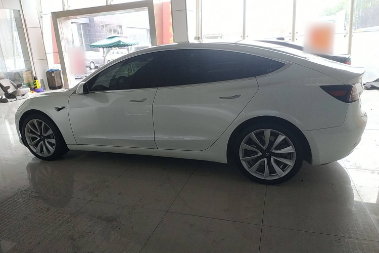 特斯拉 Model 3 2020款 改款 长续航后轮驱动版车身外观4