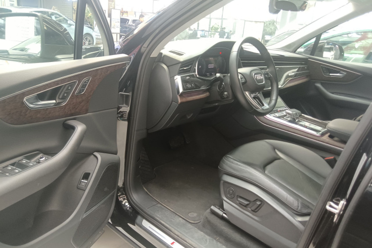 奥迪Q7 2022款 55 TFSI quattro S line运动型中控内饰20