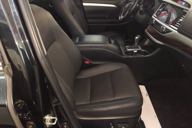 丰田 汉兰达 2021款 2.0T 四驱豪华版 7座局部细节41