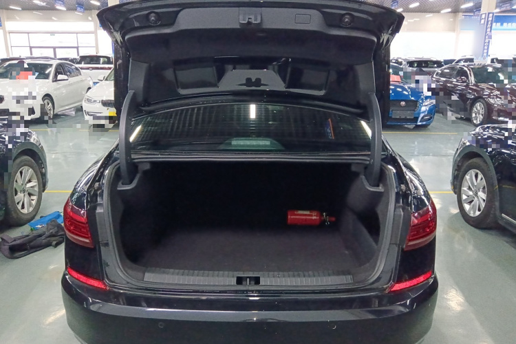 大众 帕萨特 2022款 280TSI 商务版机舱底盘23