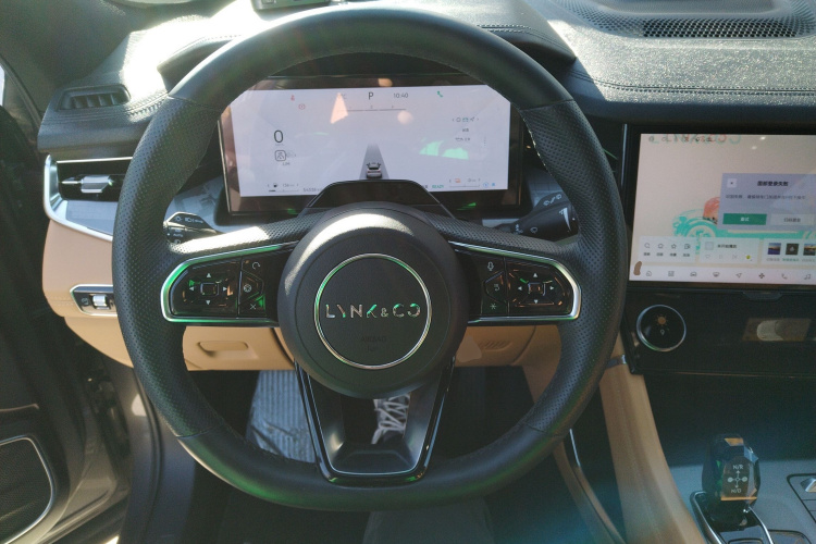 领克09 EM-P 2023款 2.0TD EM-P 远航版PM 七座中控内饰13