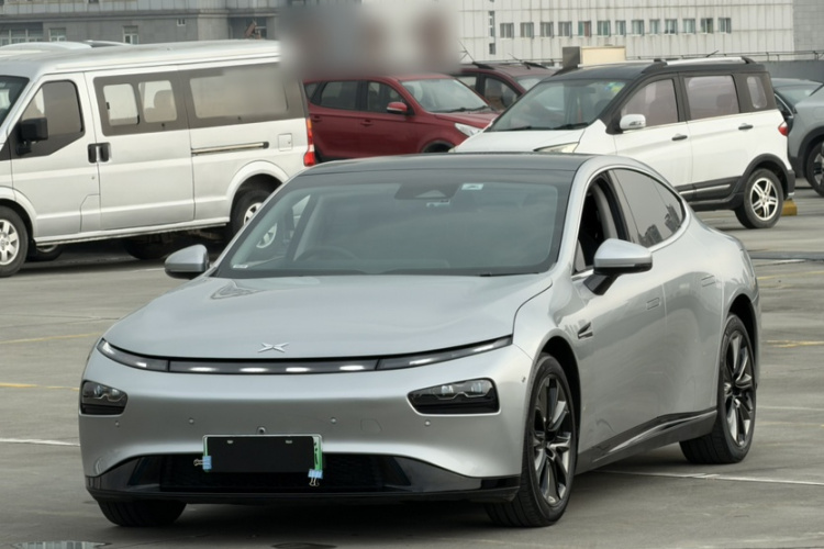 小鹏P7 2022款 670N+车身外观1