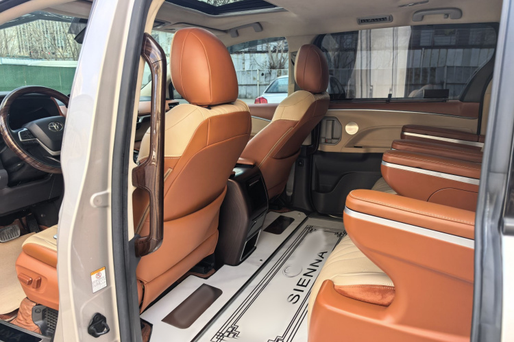 丰田 赛那SIENNA 2021款 2.5L混动 舒适版中控内饰7003