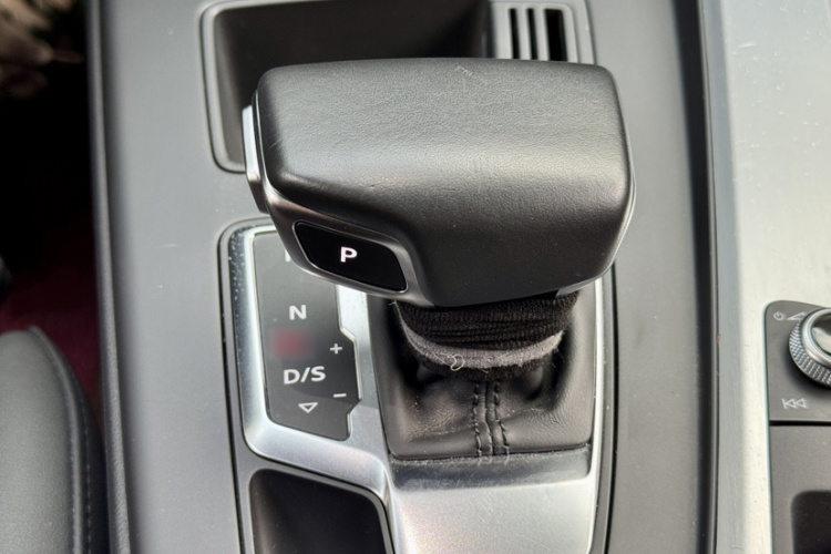 奥迪A4L 2020款 40 TFSI 豪华动感型局部细节9005