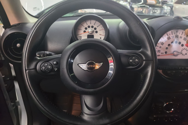 MINI Countryman 2011款 1.6L COOPER Fun局部细节13