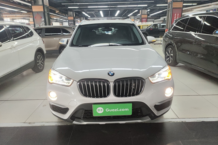 宝马X1 2019款 xDrive20Li 尊享型车身外观2