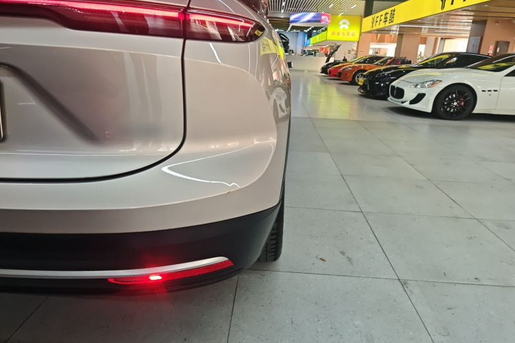 蔚来ES6 2024款 75kWh车身外观9