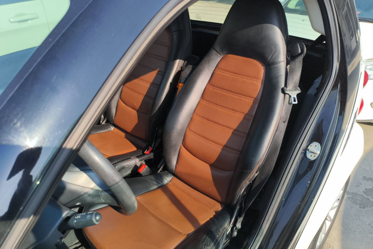 smart fortwo 2012款 1.0 MHD 硬顶舒适版中控内饰19