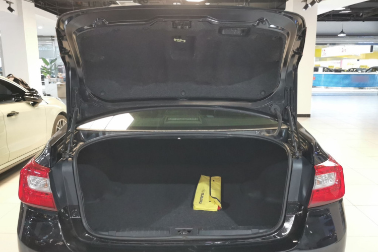 斯巴鲁 力狮 2016款 2.0DIT 全驱极致版机舱底盘23