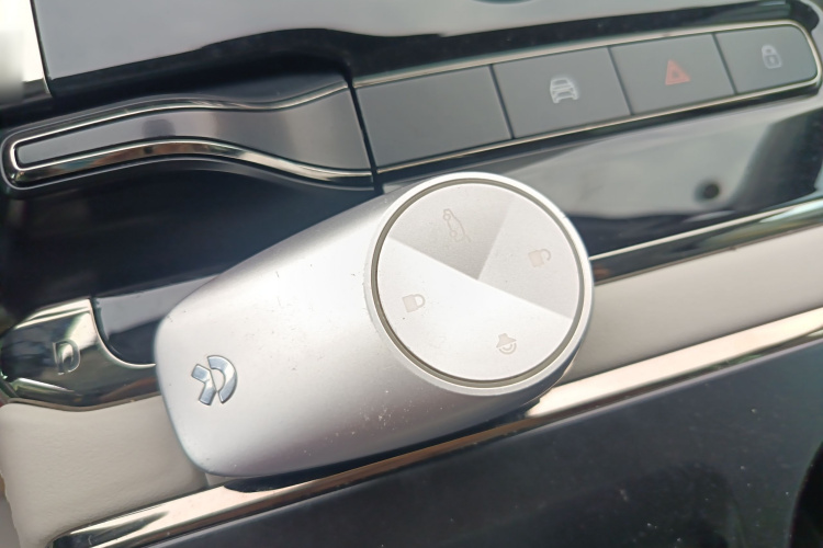 蔚来ES8 2020款 580KM 签名版 六座版中控内饰7001