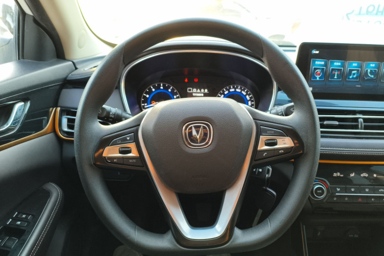 长安 逸动DT 2018款 1.6L 手动智享型局部细节13