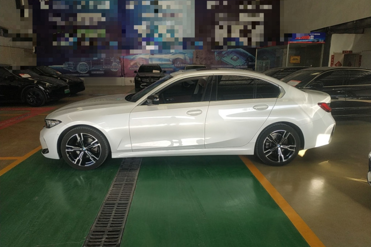 宝马3系 2023款 325i M运动套装车身外观6003