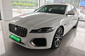 捷豹XFL 2023款 XFL 2.0T P250 两驱尊享豪华版
