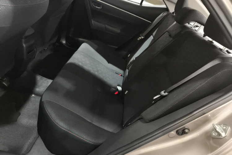 丰田 卡罗拉 2018款 1.2T S-CVT GL-i智辉版中控内饰21