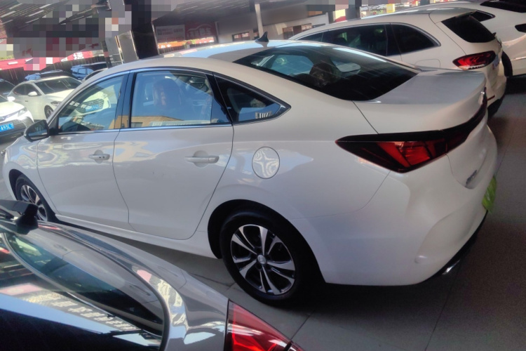 长安 逸动 2024款 PLUS 蓝鲸NE 1.4T GDI DCT高能版车身外观4