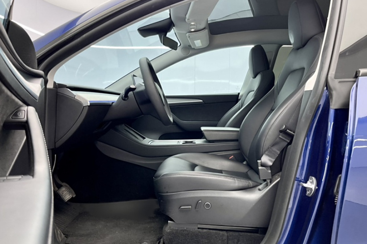 特斯拉 Model Y 2023款 后轮驱动版中控内饰7005