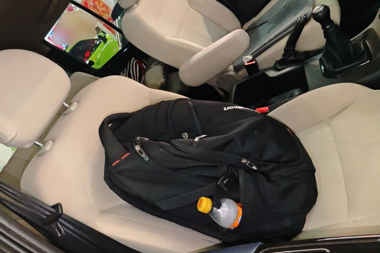 东风风行 菱智 2022款 M5 1.6L 实用型 5座局部细节41