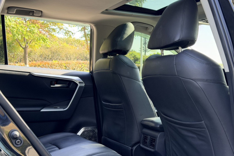 丰田 RAV4荣放 2020款 双擎  2.5L E-CVT两驱精英版中控内饰7007