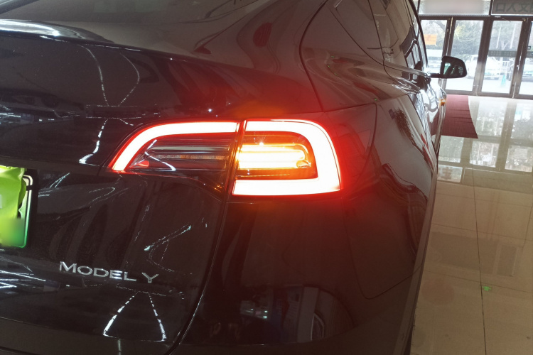 特斯拉 Model Y 2021款 长续航全轮驱动版车身外观6006