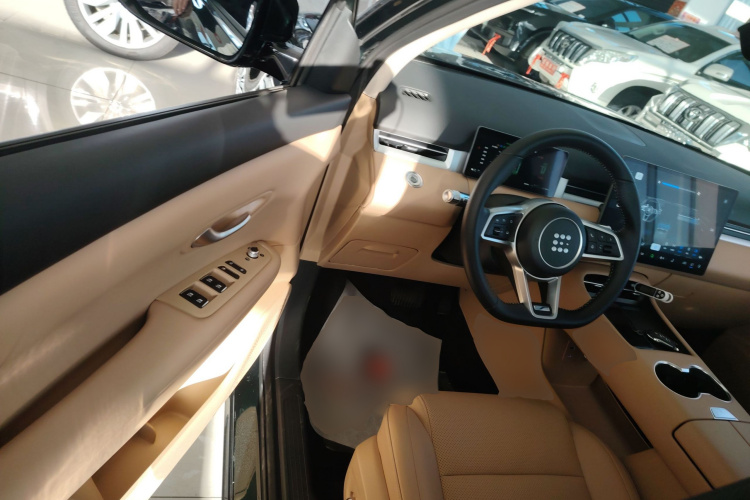 蓝电E5 PLUS 2025款 165km 长续航版PLUS 7座中控内饰7003