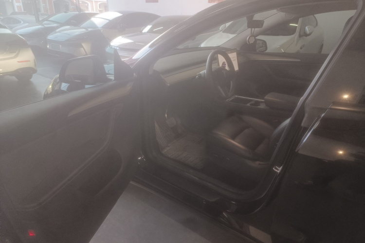 特斯拉 Model Y 2022款 长续航全轮驱动版中控内饰7003