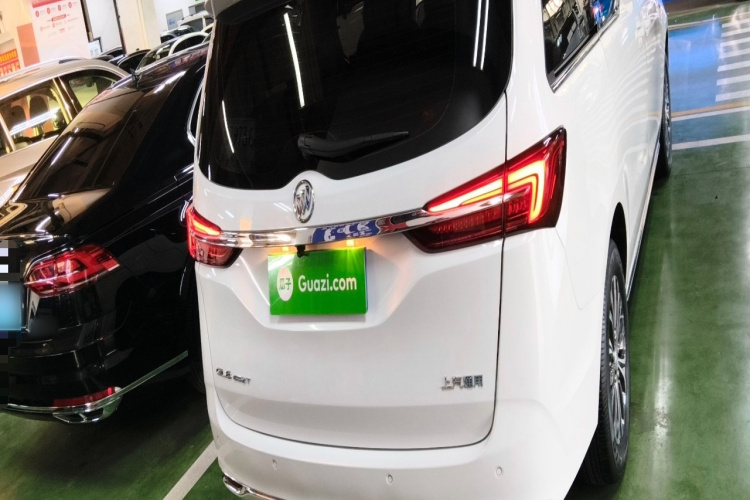 别克GL8 2023款 陆上公务舱 舒适型车身外观6