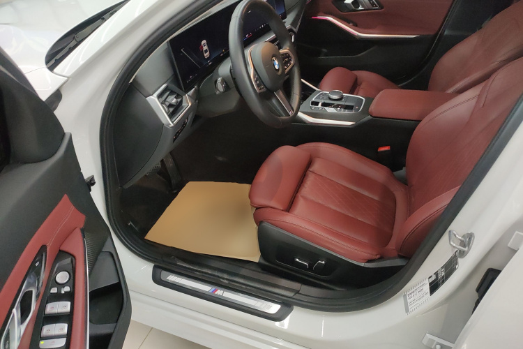 宝马3系 2024款 325i M运动套装中控内饰20