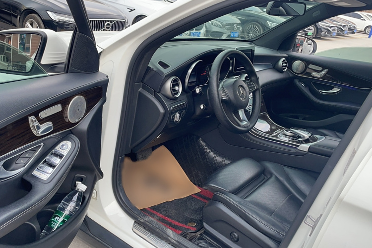 奔驰GLC 2017款 GLC 260 4MATIC 动感型中控内饰7001