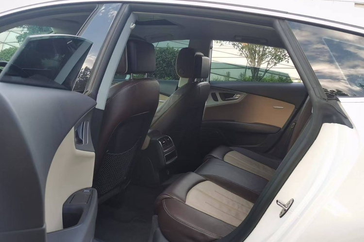 奥迪A7 2014款 30 FSI 进取型中控内饰7002