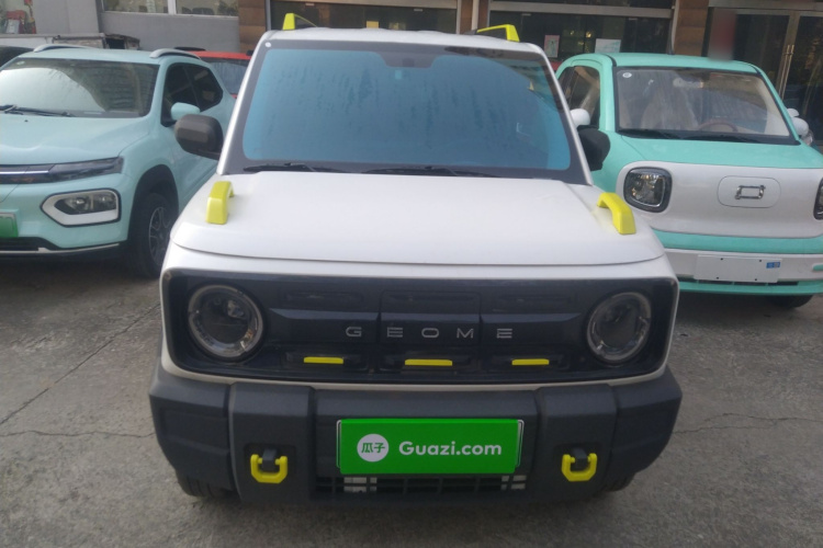 吉利银河 2024款 200km 熊猫骑士车身外观2