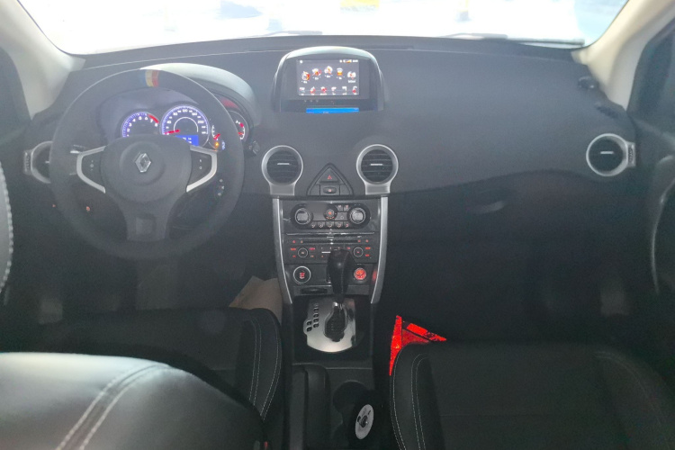 雷诺 科雷傲(进口) 2014款 改款 2.0L 两驱时尚版中控内饰7002