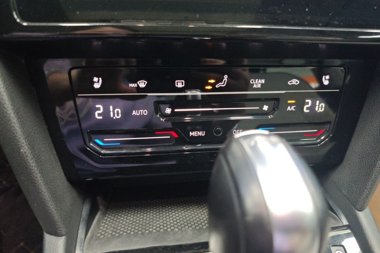 大众 迈腾 2023款 200万辆纪念版 330TSI DSG豪华型局部细节9004