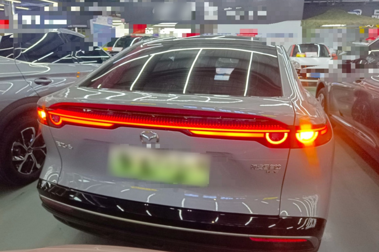 马自达EZ-6 2024款 纯电600智尊版车身外观6