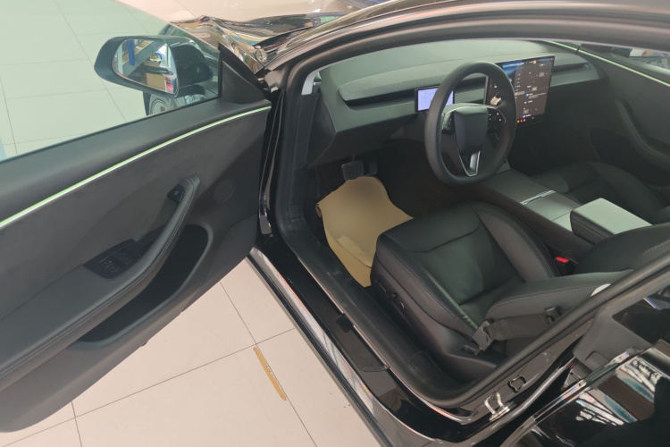 特斯拉 Model 3 2023款 长续航全轮驱动版中控内饰7003