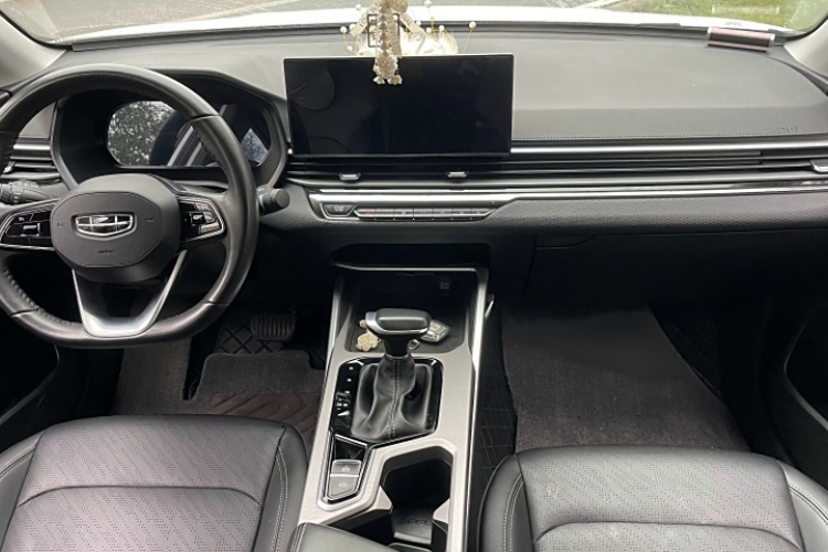 吉利汽车 帝豪 2023款 第4代冠军版 1.5L CVT尊贵型中控内饰7001