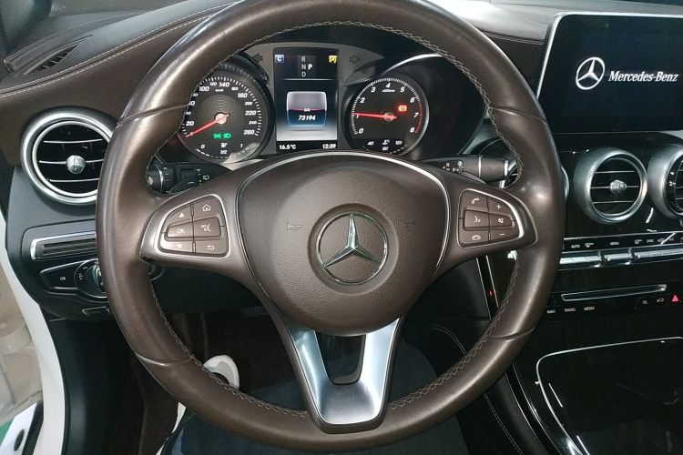 奔驰GLC 2018款 改款 GLC 260 4MATIC 动感型中控内饰13