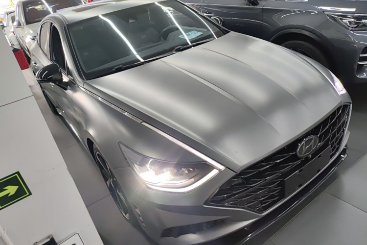 现代 索纳塔 2022款 380TGDi 自动20周年纪念款车身外观3