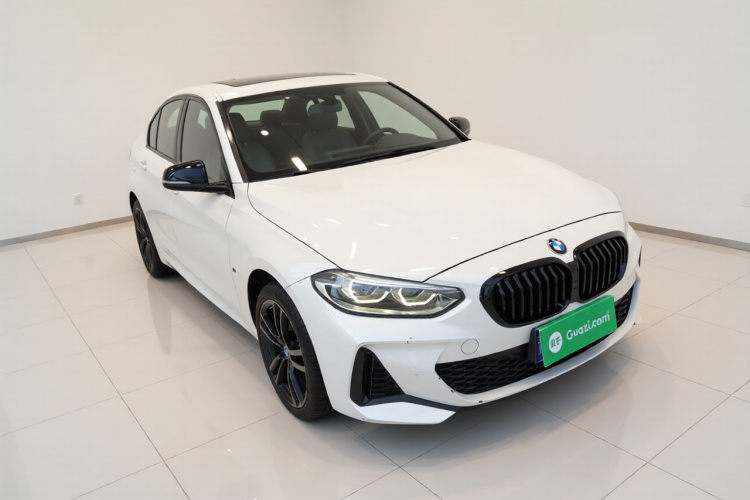 宝马1系 2022款 125i M运动曜夜版车身外观3