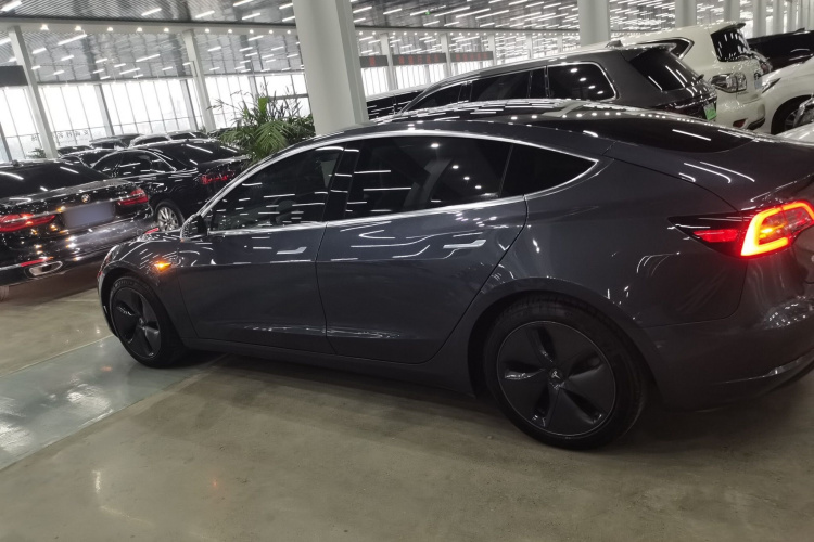 特斯拉 Model 3 2020款 标准续航后驱升级版车身外观4
