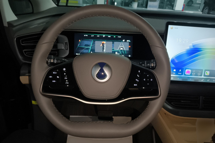 腾势D9 2022款 DM-i 970 四驱尊荣型中控内饰13