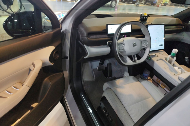 蔚来ES6 2023款 75kWh中控内饰7003