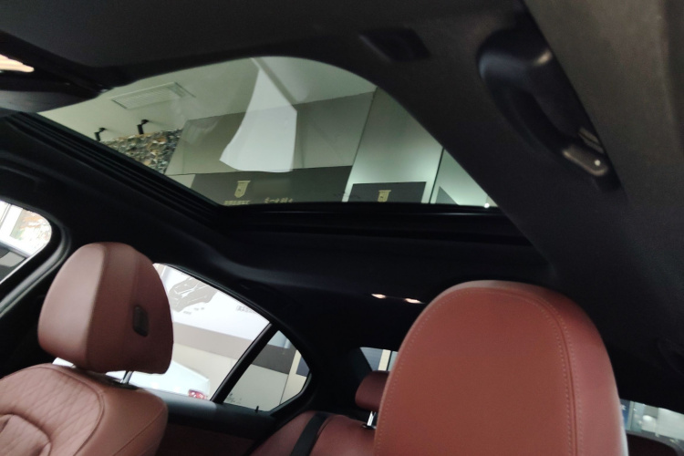 宝马3系 2025款 330i M运动曜夜套装中控内饰22