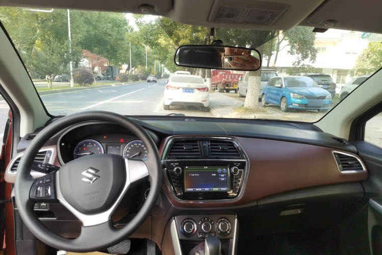 铃木 骁途 2017款 1.6L CVT两驱都市时尚型中控内饰12