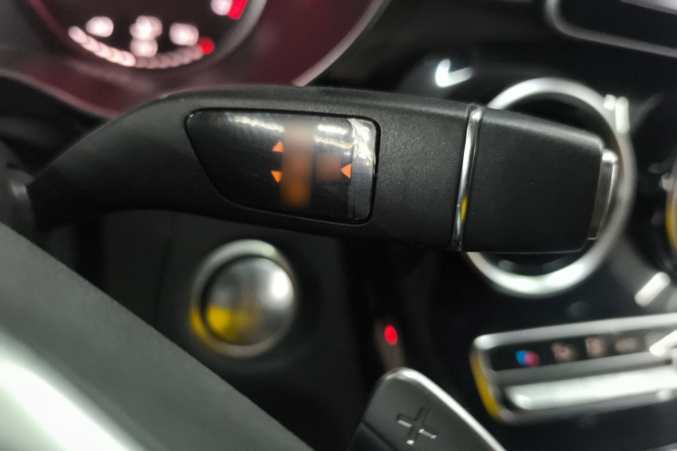 奔驰C级 2018款 C 200 运动版局部细节18